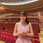 松井咲子、美麗な背中出しのドレス衣装を披露！憧れのサントリーホールで演奏