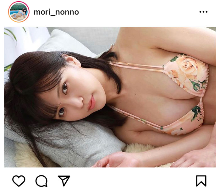 森のんの、花柄ビキニで見つめるグラビアショット公開「スタイル良くて見惚れてしまいます」