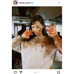 中条あやみ、「君と世界が終わる日に」撮影中の血塗れショット公開「season2楽しんで頂けてますか？？」