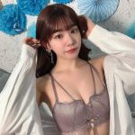 澄川れみ、美乳チラリな“彼シャツ”ショットに歓喜の声！「とても綺麗でセクシーですよ」