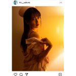 桜りん、ナース姿で誘惑の眼差し