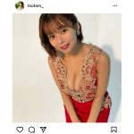 和地つかさ、前のめりで強調する美バスト披露