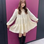 スパガ 渡邉幸愛、ニーハイブーツ着用の全身白コーデに反響ぞくぞく！「頭の先からつま先まで好きです」