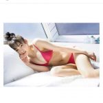 吉澤遥奈、お団子ヘアで届ける赤ビキニショット！「綺麗過ぎて見惚れます」
