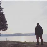 三代目JSB 山下健二郎、バイクにまたがる番組オフショットに反響！「後ろに乗せてもらいたい」