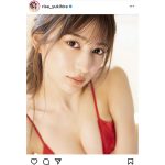 雪平莉左、赤ビキニ姿で迫りくる至近距離セクシー