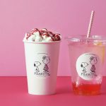 お花見にぴったり！スヌーピーとサリーのアート入り“さくらドリンク”が「PEANUTS Cafe 中目黒」に登場！