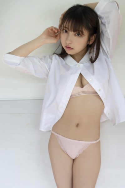 十味、至近距離で魅せる透明美肌ショット！