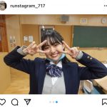 豊田ルナ、制服姿で“咄嗟”のダブルピースに反響ぞくぞく！