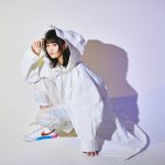 三阪咲、ファッション誌「Seventeen」のテーマソングに起用された『Bling Bling』が配信開始