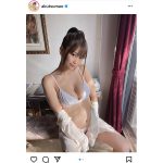 阿久津真央、ヘルシー美ボディ際立つ白ランジェリー！「綺麗すぎる〜」
