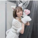 乃木坂46 秋元真夏、猫語で話題となった『Out of the blue』猫コスプレを公開！