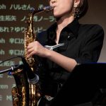 生配信ライブin日本橋アゴラカフェを終えたサックスプレイヤー中村有里、クリエイター菅生健人、MC池永亜美からコメントが到着