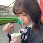 江野沢愛美、アイスを一口食べる仕草が可愛すぎる！