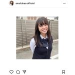 深尾あむ、制服姿で微笑む表情が可愛すぎる！「みなさんは学校生活楽しんでますか〜？」