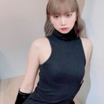 源藤アンリ、ノースリーブでチラリ脇見せ！黒ウサギコーデに反響ぞくぞく