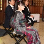 “グラビアもできる演歌歌手”望月琉叶、愛宕神社で新曲ヒット祈願！目標は紅白