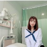 井口眞緒のセーラー服コスプレに反響ぞくぞく！「何歳に見えますか？」