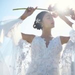 みちょぱ（池田美優）、逆光に浮かび上がる美麗なウエディング姿にうっとり