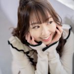 沙倉しずかが透明感抜群ショットで美脚を披露！「どえりゃあ可愛い」