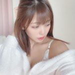 篠原冴美、透明感抜群で「めっちゃセクシー」なランジェリー姿を披露！