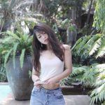 中国出身のモデル、ロン・モンロウが妖艶な南国ショットを披露！「めっちゃセクシーで可愛いです」