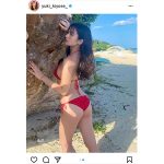 清瀬汐希、鮮烈赤ビキニで魅せる美尻バックショット！