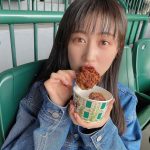 NMB48 川上千尋、唐揚げをパクリと食べるデート風写真が可愛すぎる！