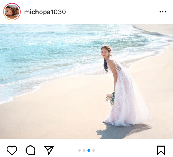 みちょぱ（池田美優）、砂浜で魅せる純白ウエディングドレスに釘付け！「本番もかわいいだろうなぁ〜」