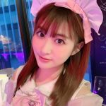 メイリ、「お隣いいですか？」メイド服で寄り添うオフショットに歓喜の声