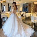 SKE48 中野愛理、背中見せの純白ドレスコーデで魅了「美しすぎます」「お父さん、涙が出ちゃう」