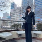 真っ白なキャンバス 小野寺梓、珍しいスーツスタイルでポートレート！「スタイル良いし似合ってる」