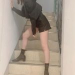 乃木坂46 新内眞衣、黒コーデで際立つ美脚に視線釘付け！「悩ましいですよ、新内さん」