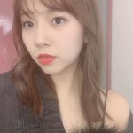 乃木坂46 新内眞衣、黒コーデで際立つ美脚に視線釘付け！「悩ましいですよ、新内さん」