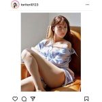 トリンドル玲奈、はだけたシャツから美脚を大胆披露！「天使？！！」