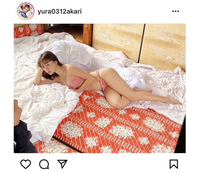由良朱合、和室で寝そべり美ボディを全身でお届け！