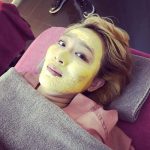 丸山桂里奈、制服姿で顔にタピオカ！？金箔パック中！？昔の美人さん！？懐かし写真大公開！