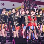 大島優子、峯岸みなみ卒コンにサプライズ登場！『ヘビーローテーション』をセンターで熱唱！