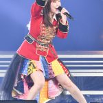 大島優子、峯岸みなみ卒コンにサプライズ登場！『ヘビーローテーション』をセンターで熱唱！