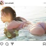 天木じゅん、水面から神々しい美尻を披露