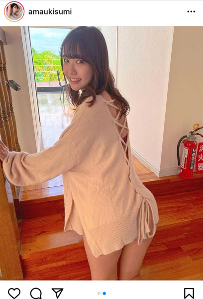 「#2i2（ニーニ）」天羽希純、「全部気になる」見返り美人ショットに歓喜の声！