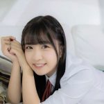 「#2i2（ニーニ）」天羽希純、制服姿であらわなメリハリ美ボディに釘付け！