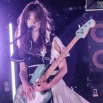 SILENT SIREN 山内あいな、お酒片手にベースを弾く生配信開催！「お酒とベース用意してお家で待っててね」