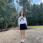 橋本萌花、セーラー服姿でスレンダーな美脚を披露！「可愛いすぎです」