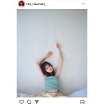 福本莉子、おへそチラリな透明感オフショット披露！