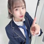 #ババババンビ 池田メルダ、制服姿で魅了するウィンク写真に反響！
