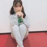 上坂すみれ、全身グレーのスウェット姿が毛深すぎる！