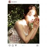 菅野結以、「最強のカメラマン」益若つばさが撮影したクールなポートレートを披露！