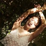 菅野結以、「最強のカメラマン」益若つばさが撮影したクールなポートレートを披露！