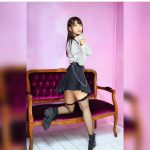 #2i2 天羽希純、ミニスカートからのぞく絶対領域に「太ももパーティいかがですか？」